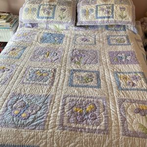 Pottery Barn Kids quilt with 2 matching pillow shams.